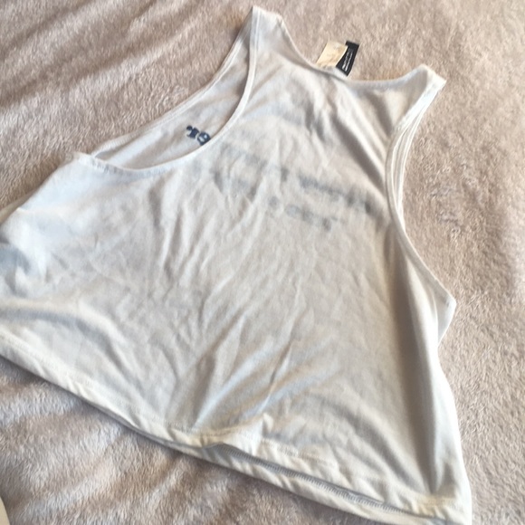 Summer white tee🌤 - Picture 2 of 2